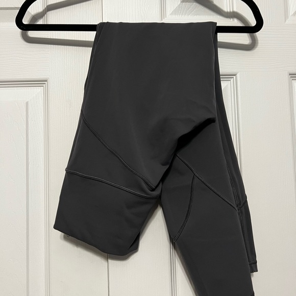 Lululemon In Movement Tight 25” - Picture 4 of 4